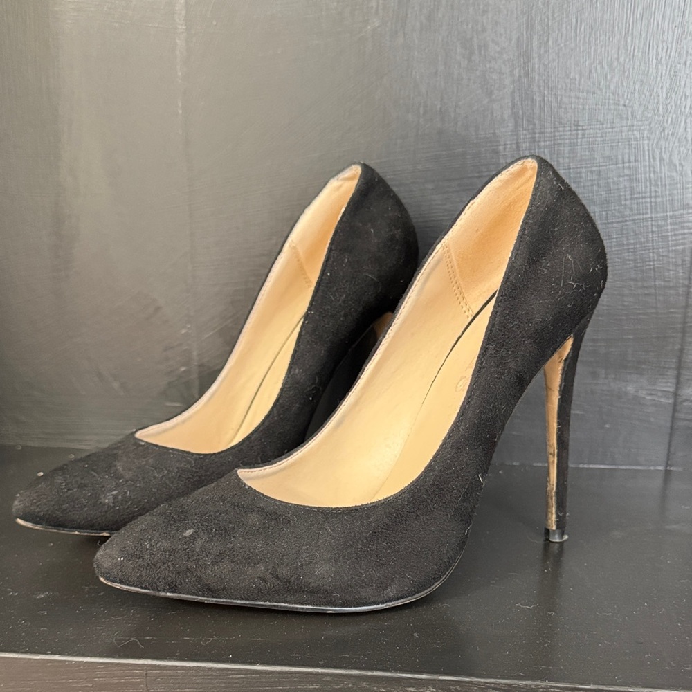 Chic Black Suede Heels